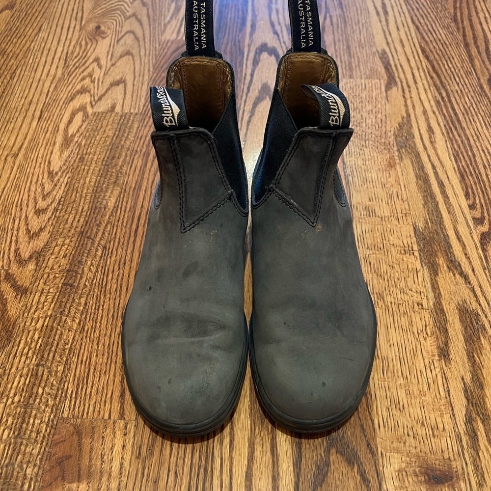 Blundstone Boots US size 7.5, UK 37.5, AU 4.5. In very good condition.